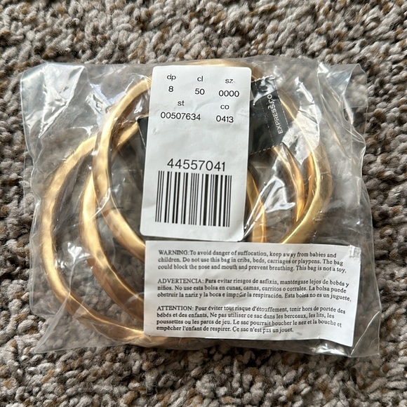 NWT Express Set of 3 Wavy Brushed Gold Bangle Bracelets - Picture 4 of 7